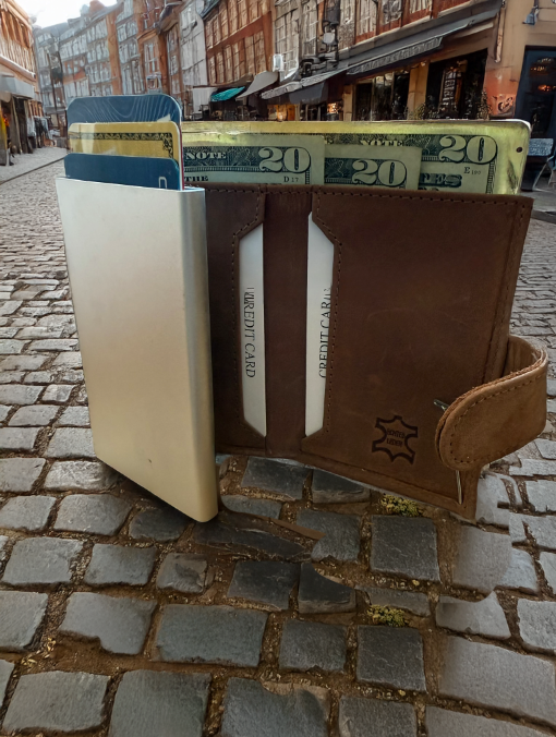 Smart Wallet by Avoir 100% leather