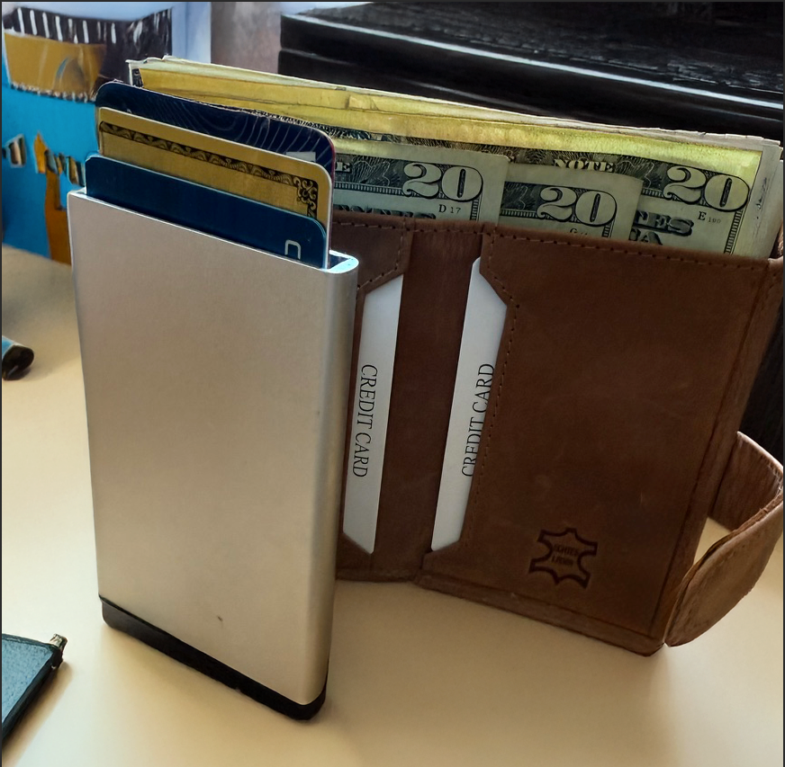 Smart Wallet by Avoir 100% leather